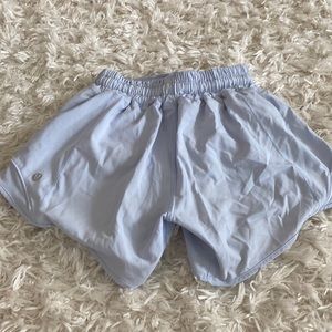 Lululemon Low rise 4” Size 0 Light purple hotty hots